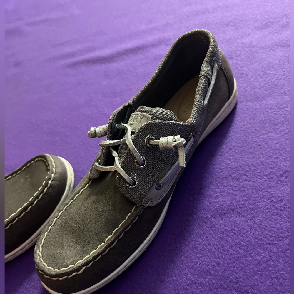 Sperry boat shoes. 8.5. Never worn. - Picture 3 of 5